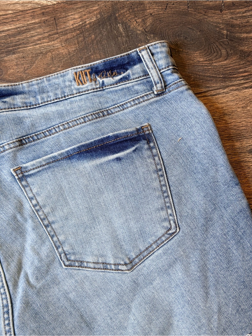KUT from the Kloth Katy Boyfriend Denim Shorts in a light wash size 14W - Picture 6 of 16